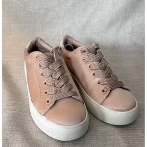 Steve Madden Bertie-s Sneakers Blush Pink Size 6 Wide Lace Fashion Pre-Owned